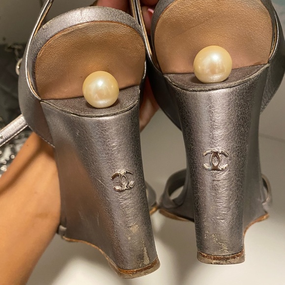 CHANEL Silver Sandals with Pearl Accent - Picture 5 of 15
